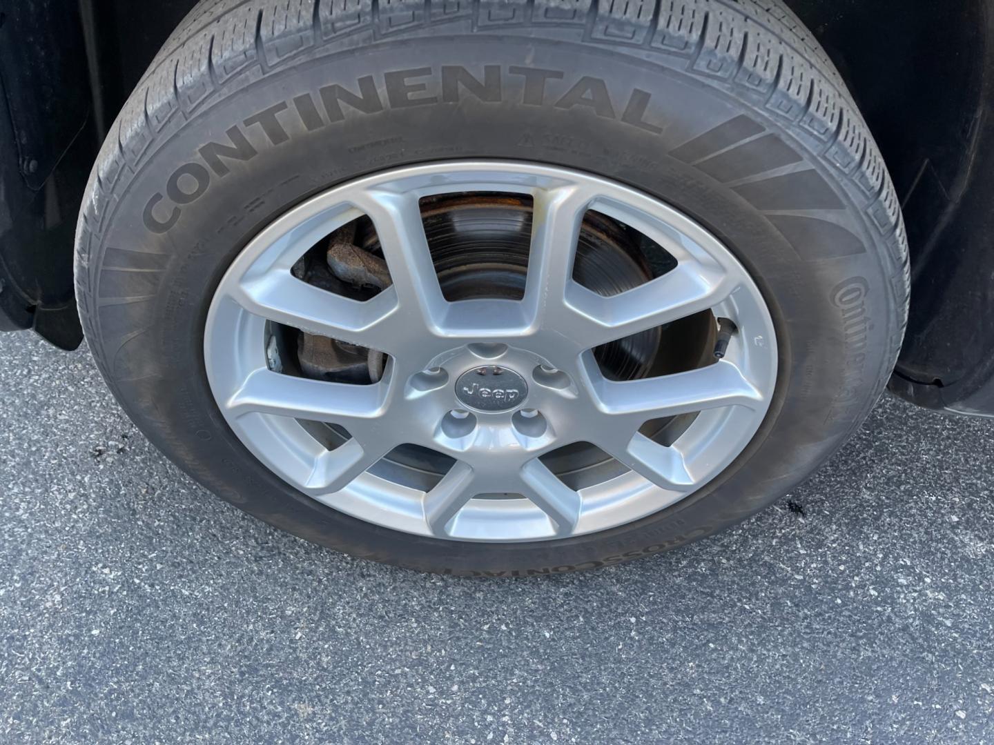 2020 Gray /Black Jeep Renegade Latitude 4WD (ZACNJBBB7LP) with an 2.4L I4 DOHC 16V engine, 9A transmission, located at 11115 Chardon Rd. , Chardon, OH, 44024, (440) 214-9705, 41.580246, -81.241943 - Photo#16